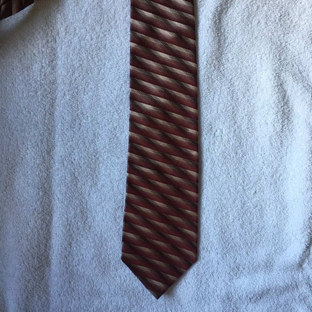 Bugatti tie - Picture 1 of 7
